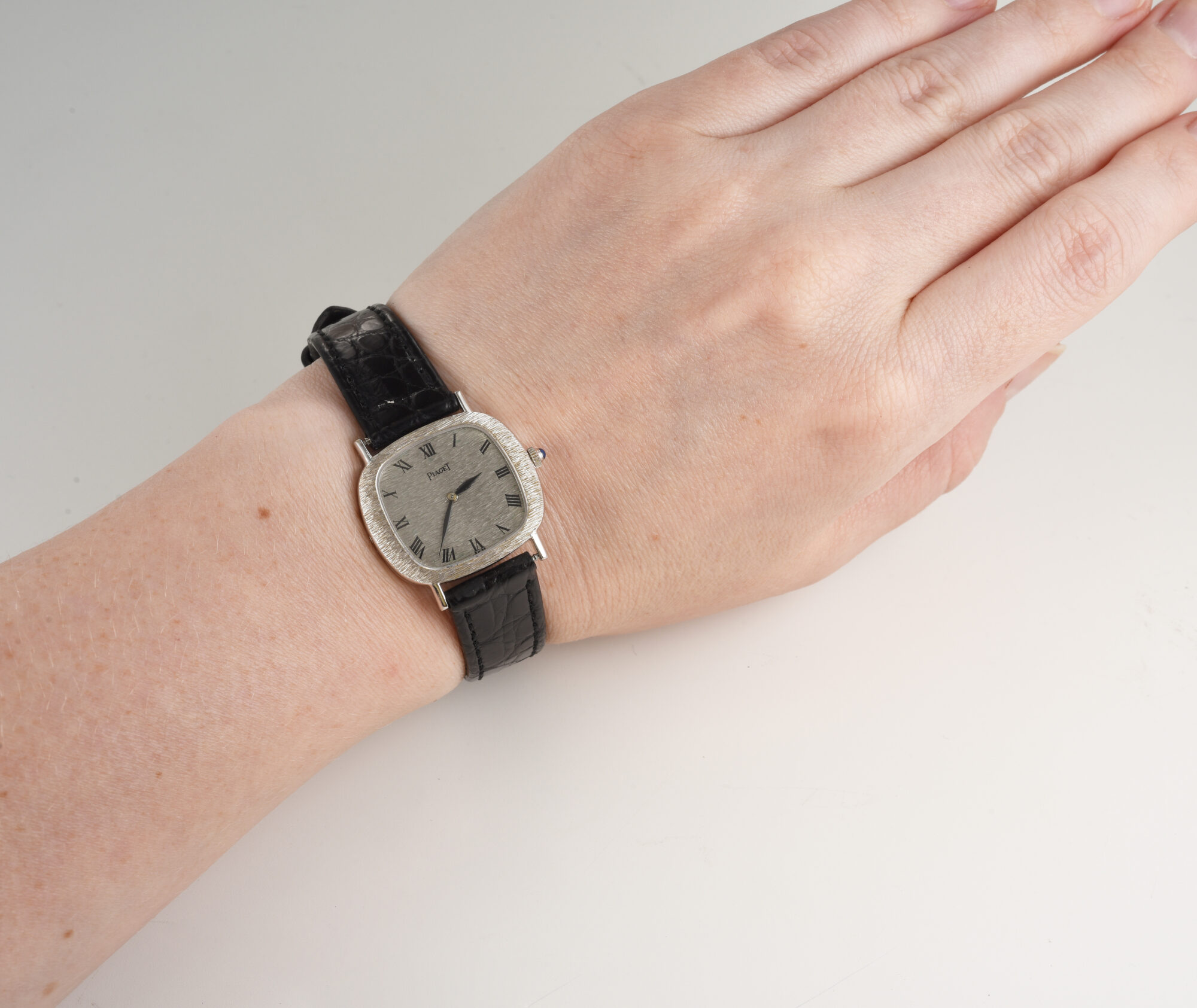 Vintage 1970s Ladies' Piaget Manual watch in 18K White Gold Ref.9451 - Image 2