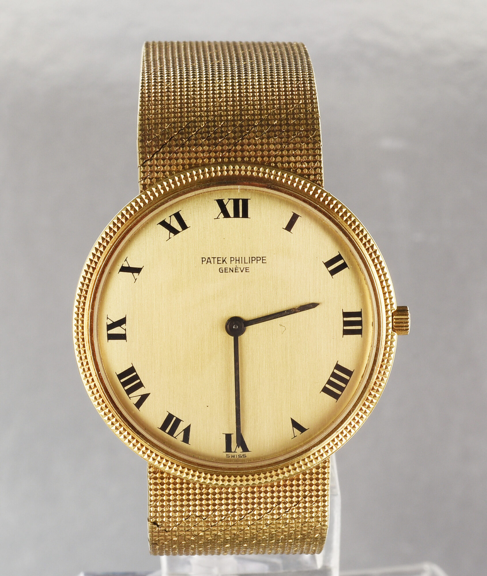 PATEK PHILIPPE CALATRAVA HOBNAIL IN 18K YELLOW GOLD - Image 9