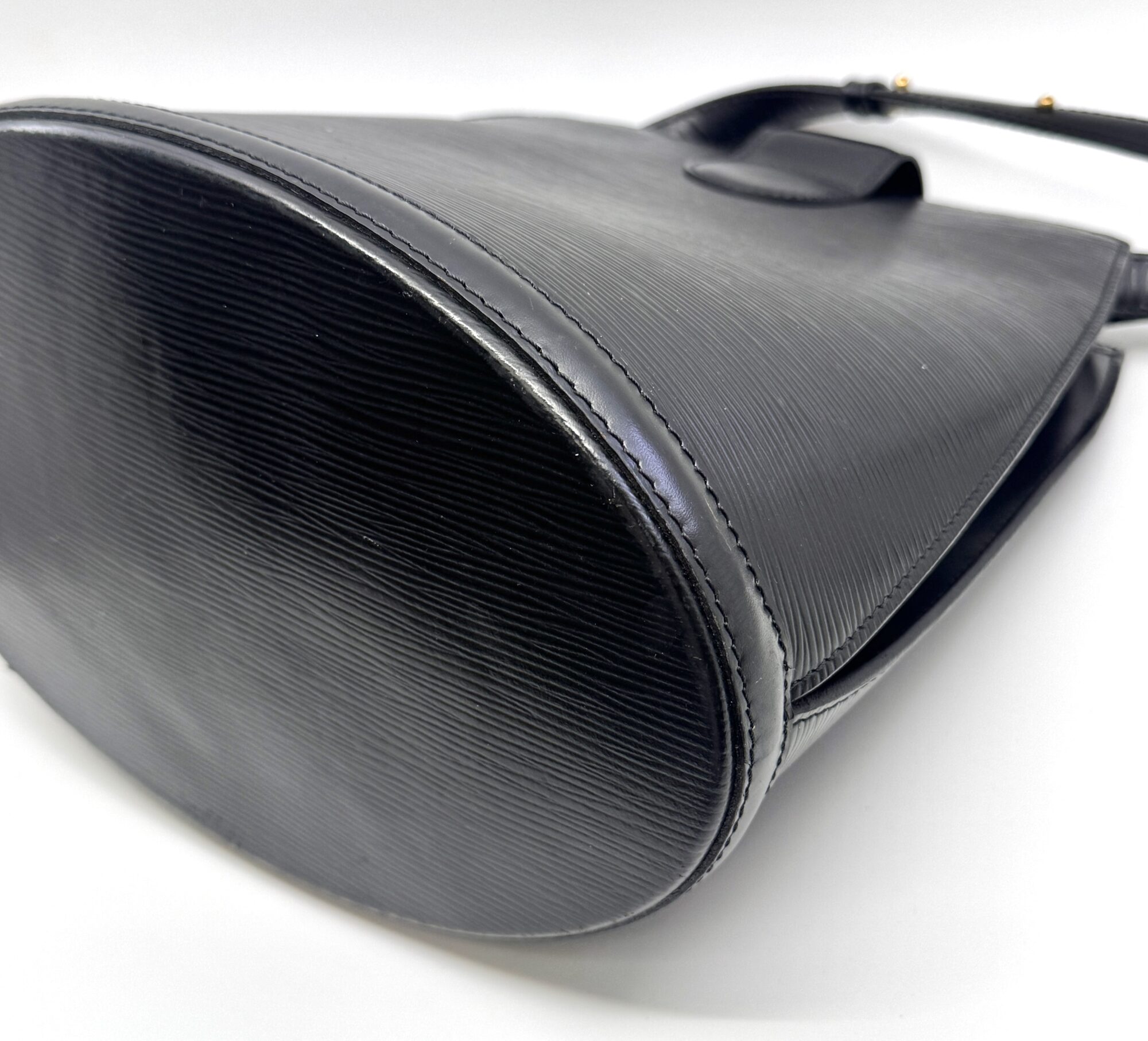 Authentic Louis Vuitton Epi Cluny Shoulder Bag, Black color M52252 - Image 11