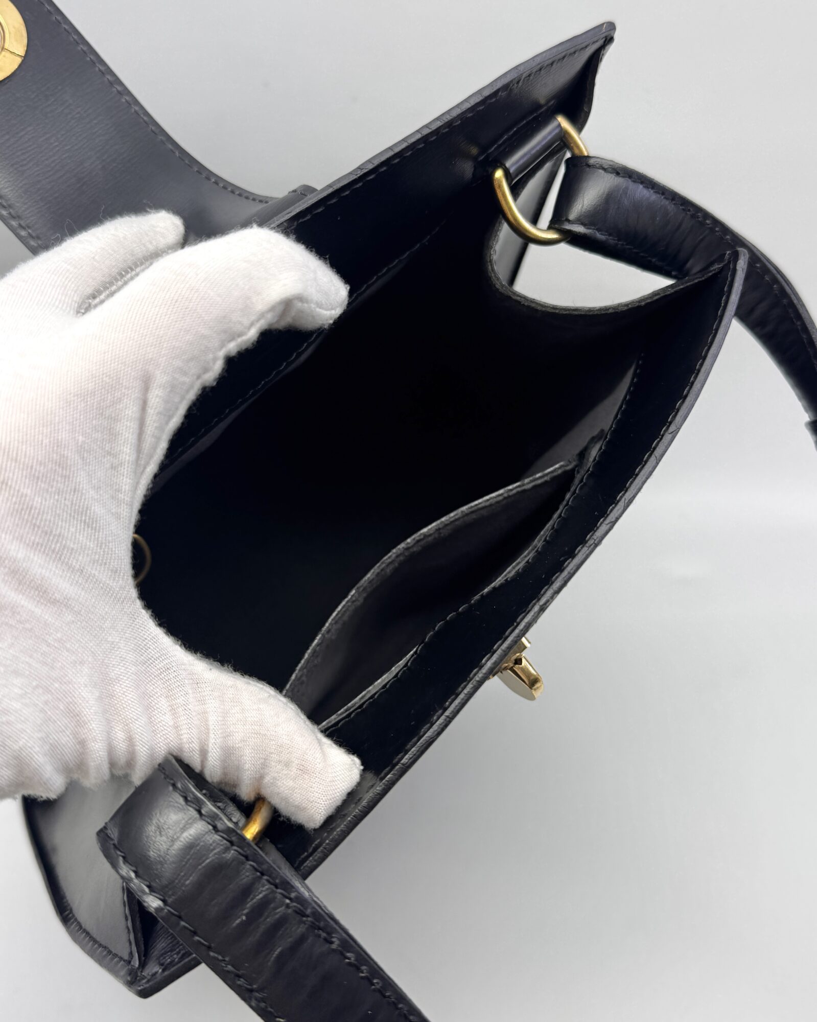 Authentic Louis Vuitton Epi Cluny Shoulder Bag, Black color M52252 - Image 12