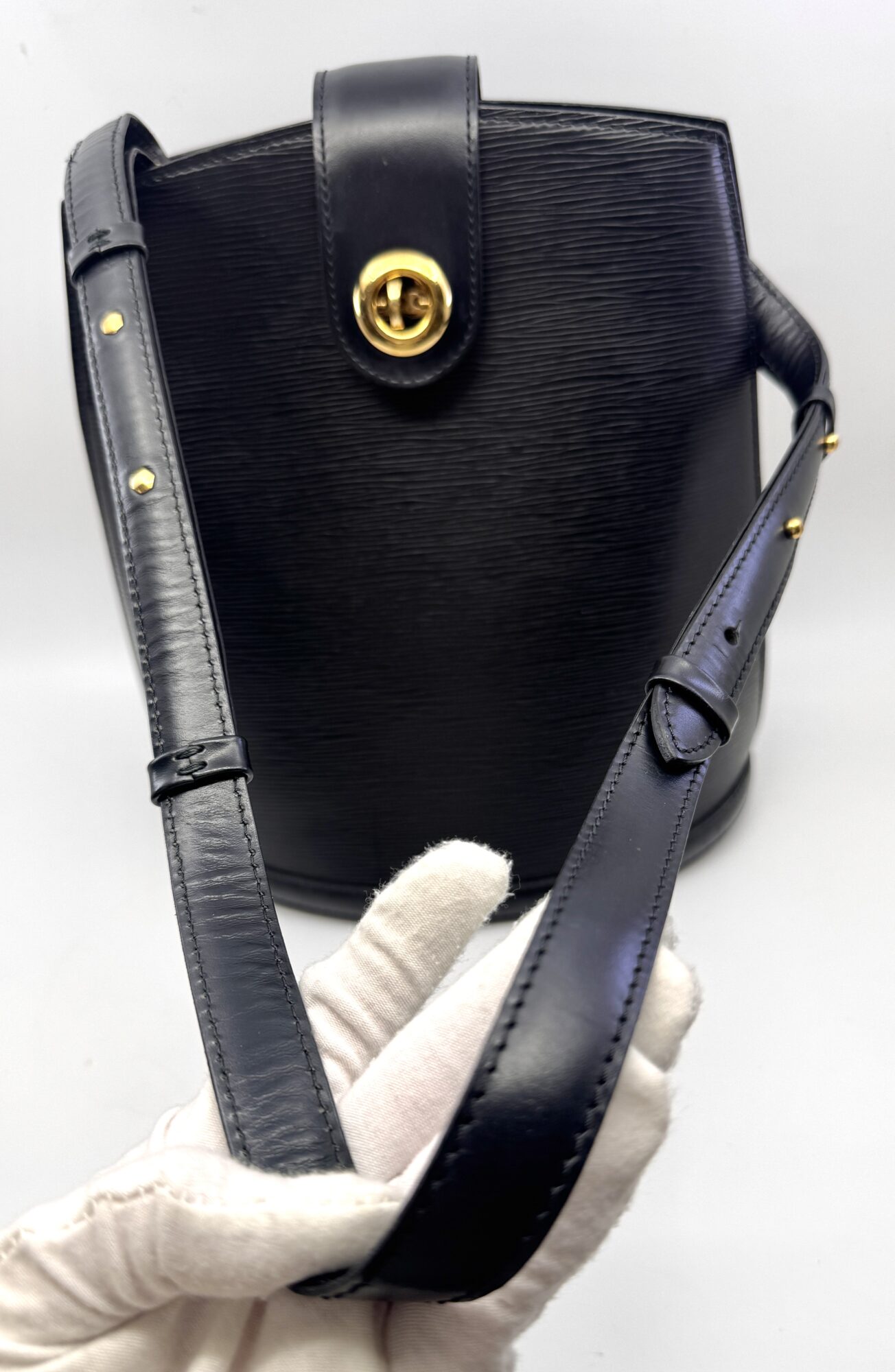 Authentic Louis Vuitton Epi Cluny Shoulder Bag, Black color M52252 - Image 16