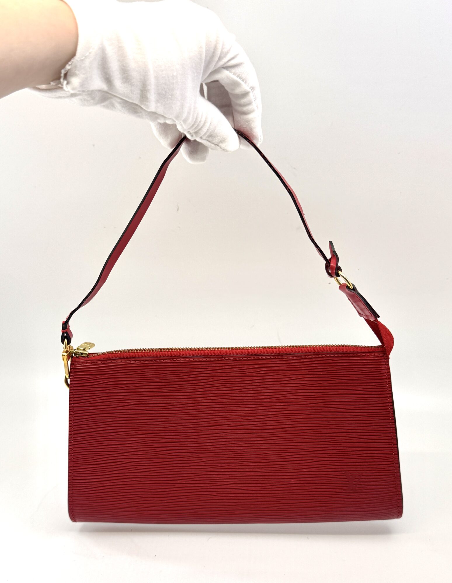 Authentic Louis Vuitton Epi Pochette Accessoires Pouch, Red color M52947