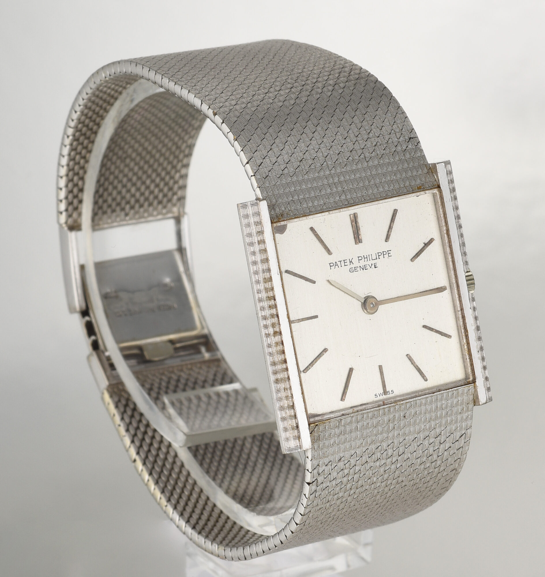 1970s Men's Patek Philippe 18K White Gold watch with Hobnail finish REF. 3494 - Image 3