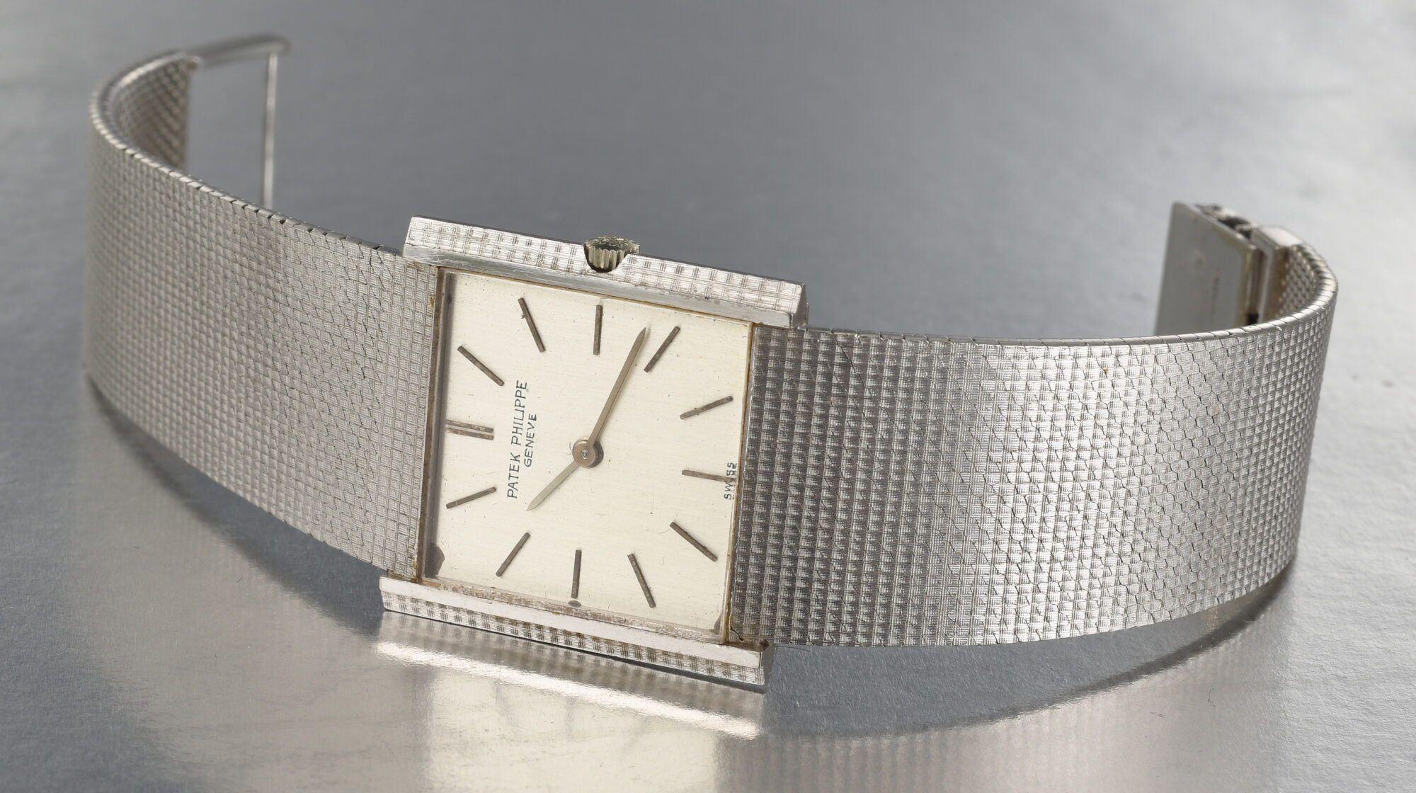 1970s Men's Patek Philippe 18K White Gold watch with Hobnail finish REF. 3494 - Image 6