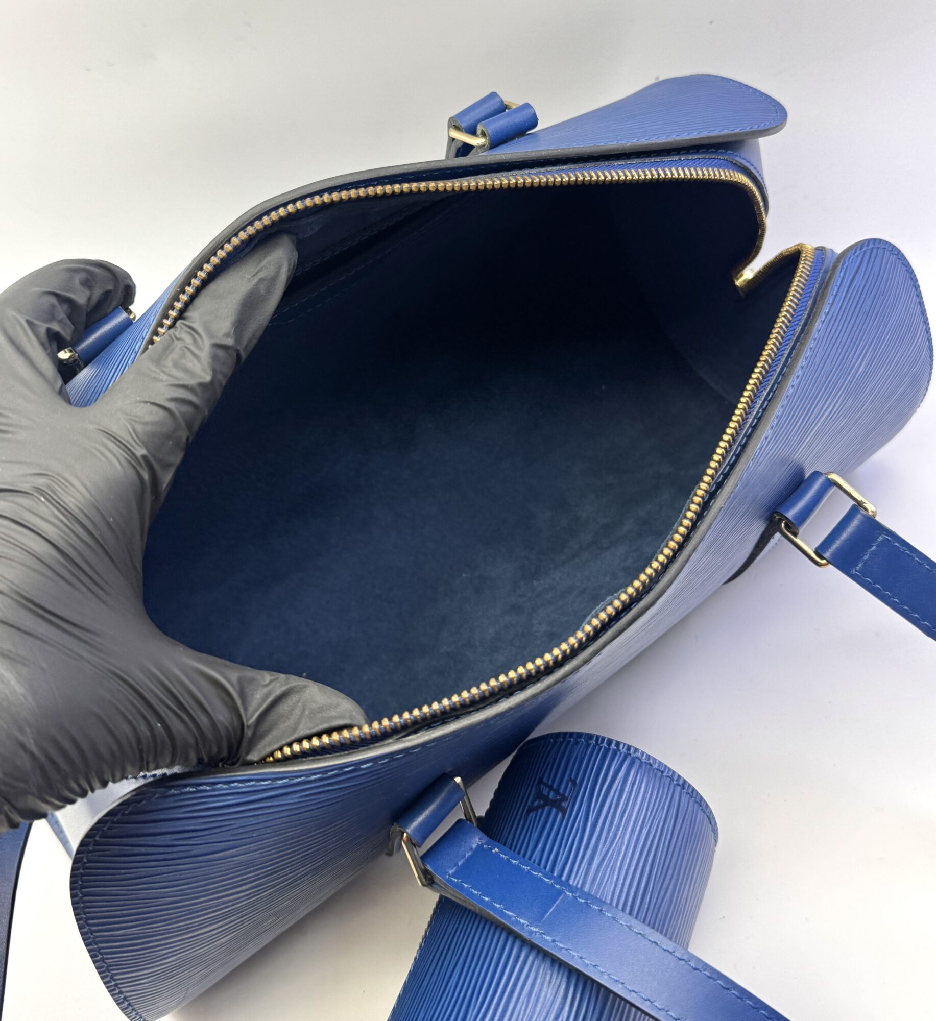 Authentic Louis Vuitton Epi Soufflot Handbag, Toledo Blue M52225 w/small pouch - Image 8