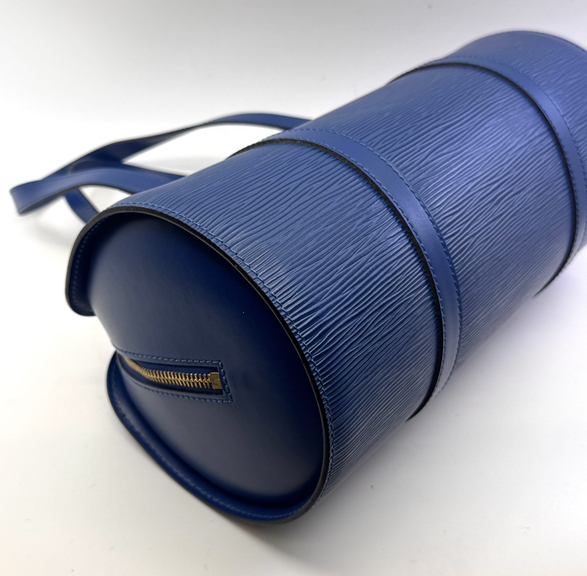 Authentic Louis Vuitton Epi Soufflot Handbag, Toledo Blue M52225 w/small pouch - Image 5