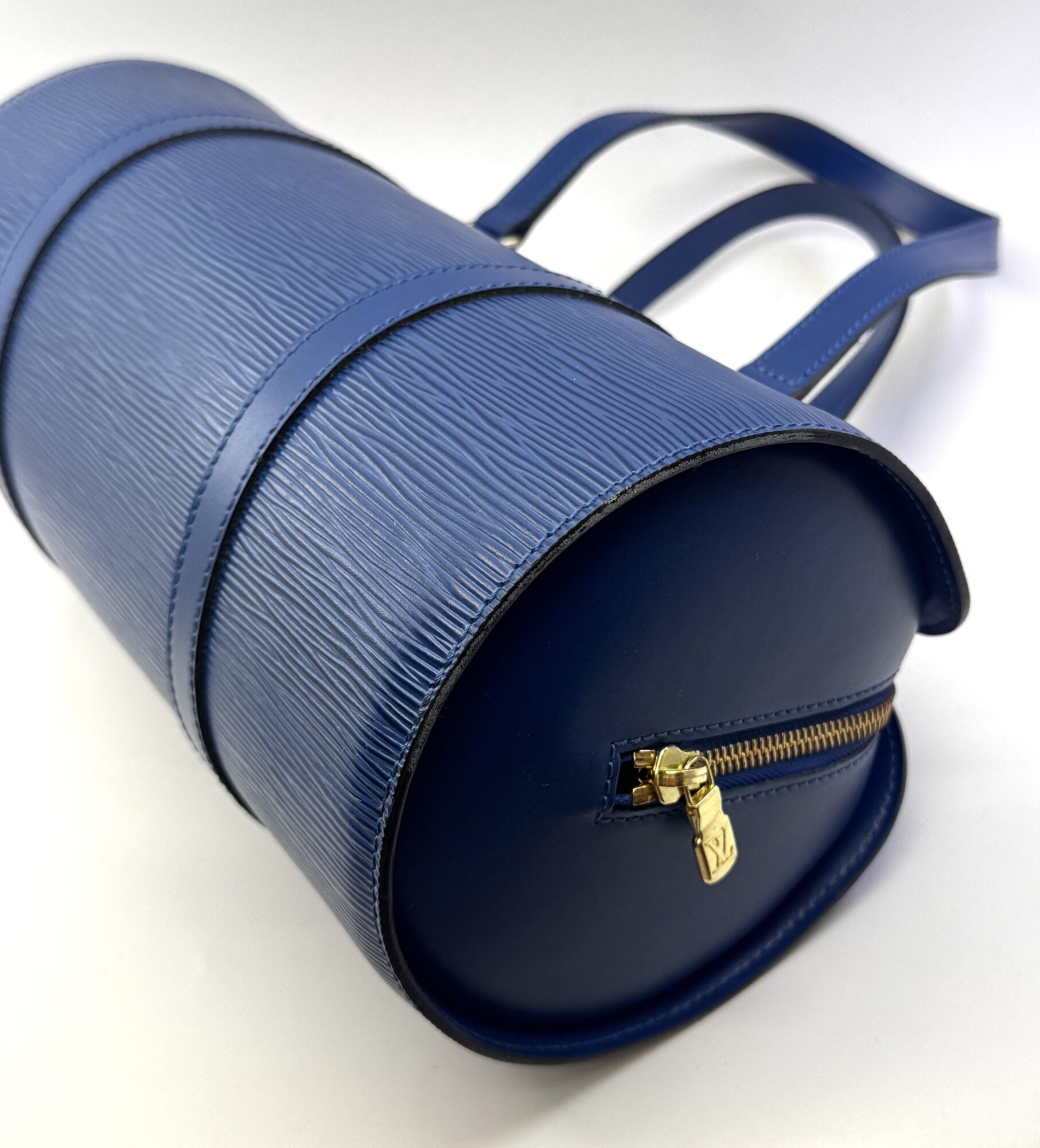 Authentic Louis Vuitton Epi Soufflot Handbag, Toledo Blue M52225 w/small pouch - Image 6