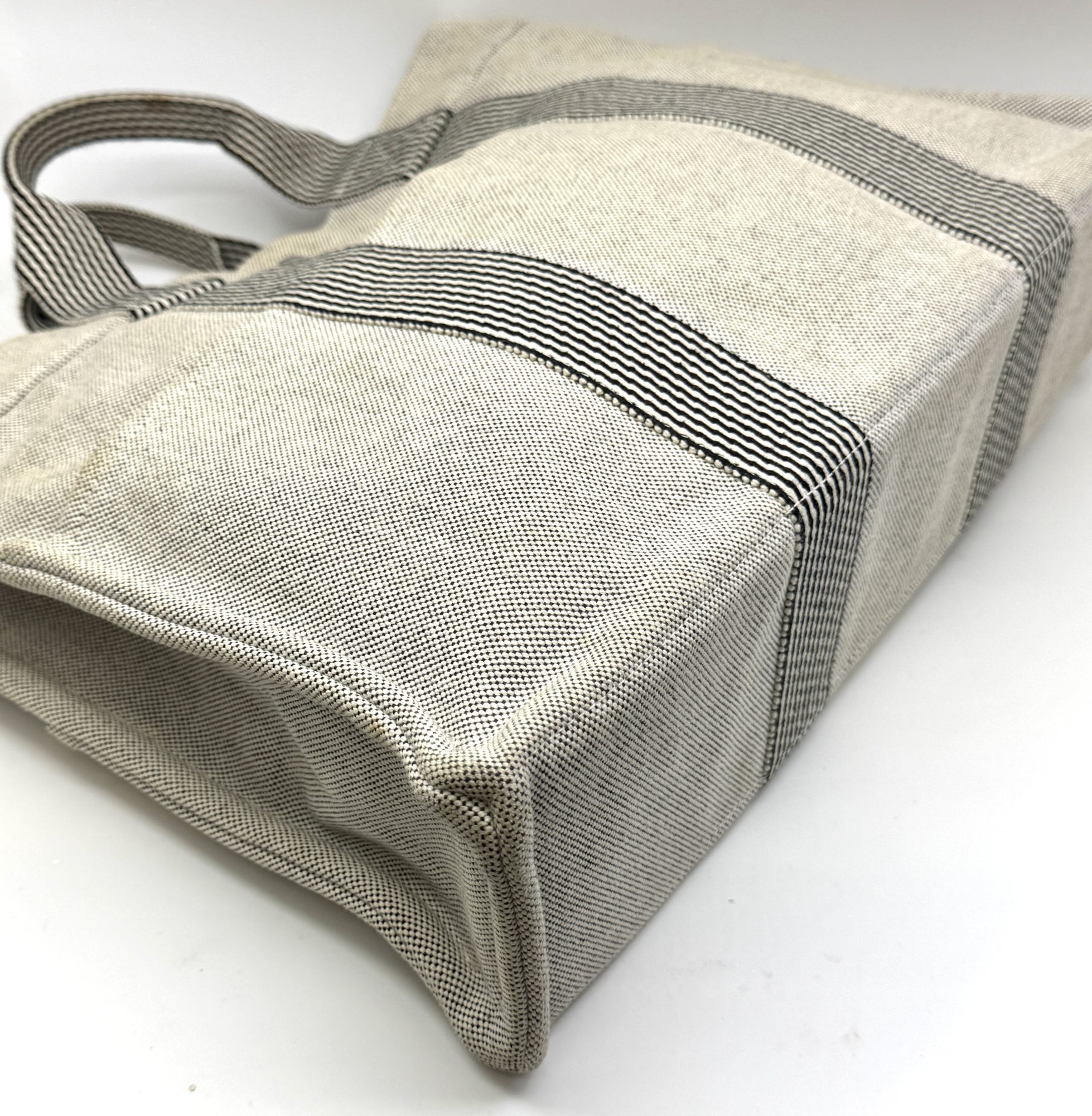 Authentic Hermes Fourre Tout MM Handbag, Gray color canvas - Image 6