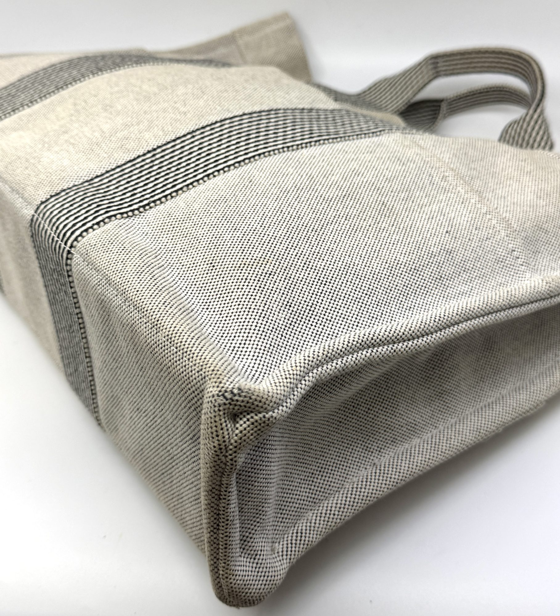 Authentic Hermes Fourre Tout MM Handbag, Gray color canvas - Image 7