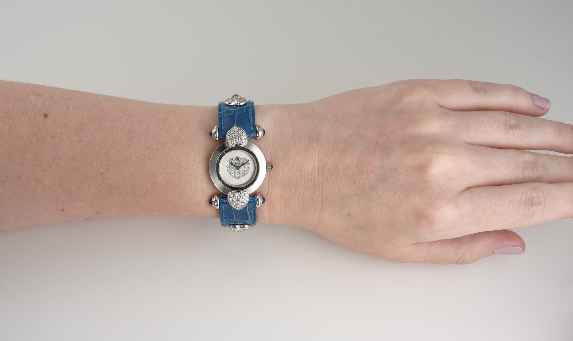 2000s Ladies' Kutchinsky Quartz watch in 18K White Gold w/Diamond-studded hearts - Image 2