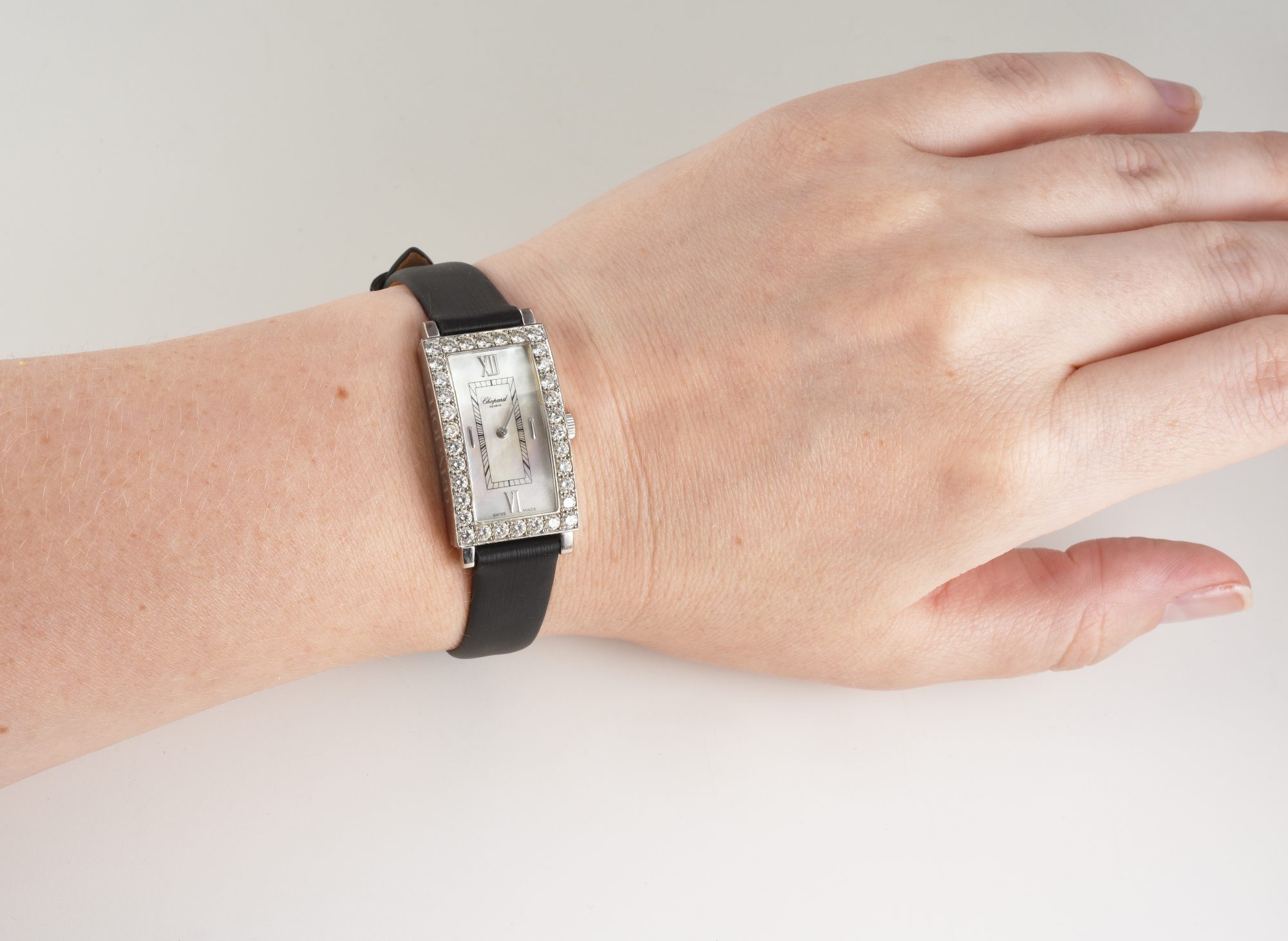 Ladies 1990s Chopard Les Classiques watch in 18K White Gold w/Diamonds Ref.488 1 - Image 2