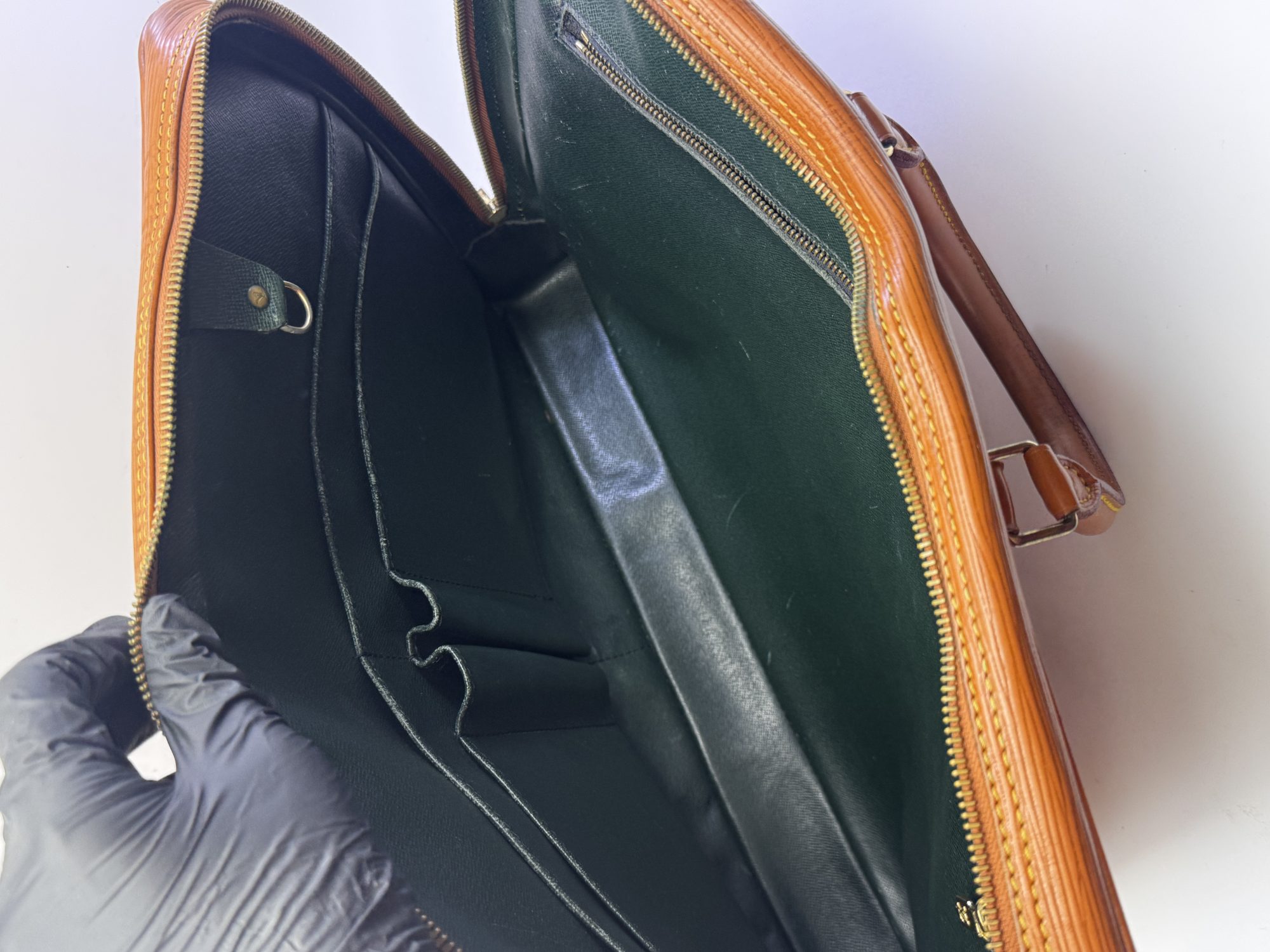 Authentic Louis Vuitton Epi Porte Jour Breifcase, Brown color Leather M54478 - Image 10