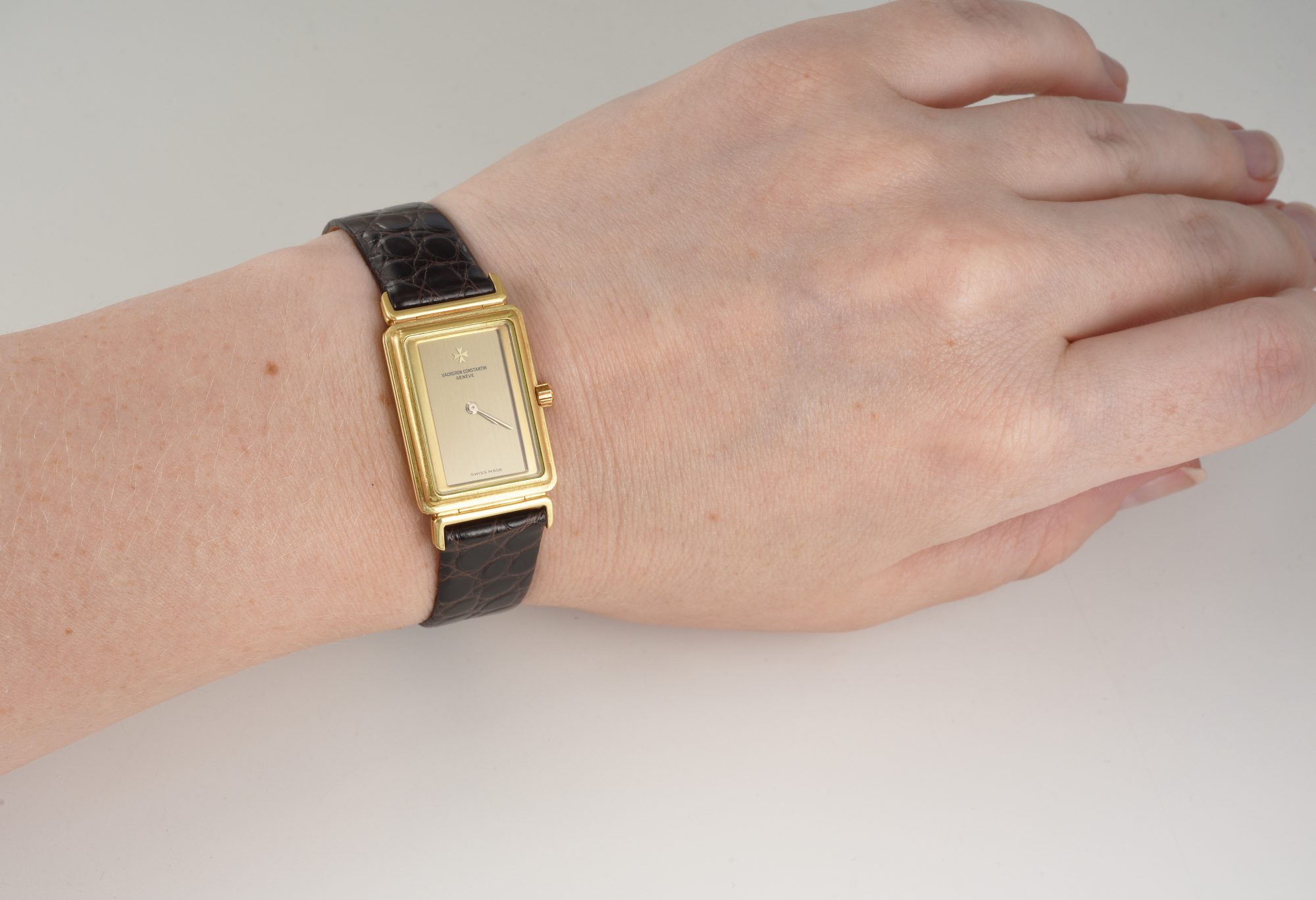 1980s Vacheron Constantin Harmony w/Hinged lugs watch 18K Yellow Gold Ref.61201 - Image 2